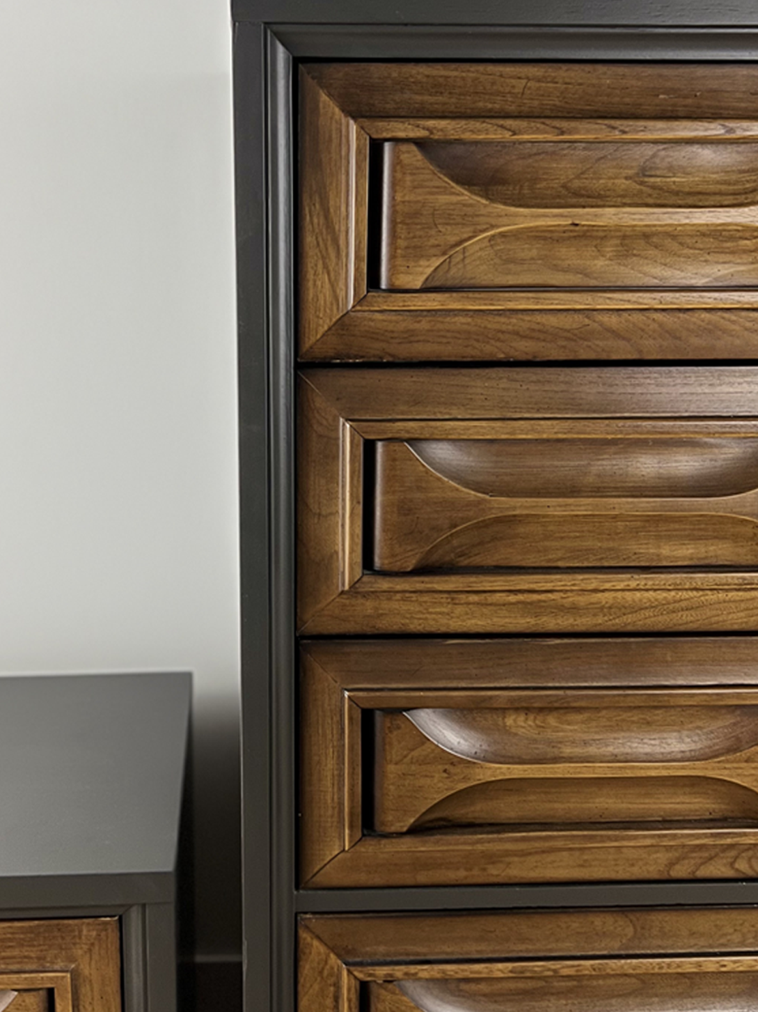 Furniture
Restoration &
Refinishing